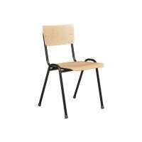 Stapelbare houten schoolstoel met zwart frame.